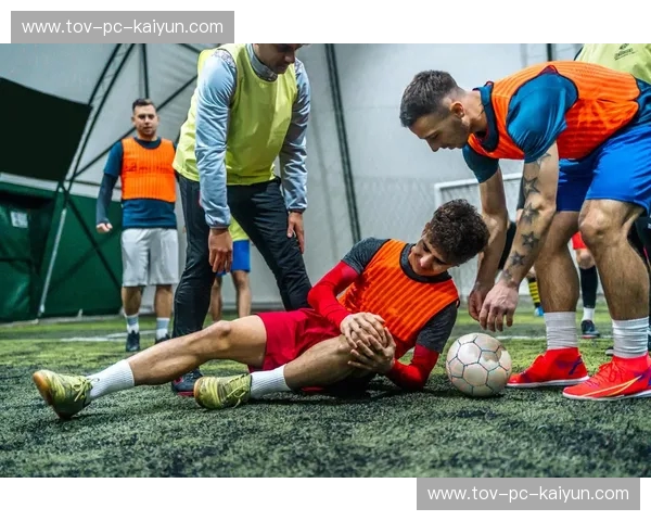 恩波利vs萨索洛：蓝白之争，激情碰撞，谁将谱写胜利的篇章？